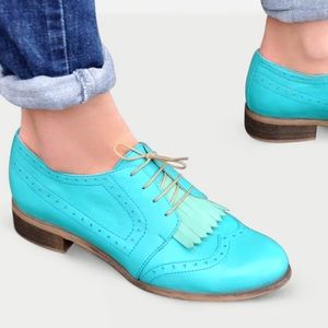 Julia Bo turquoise oxford  from the UK “HENDRICK DERBIES”. New size 40 with box